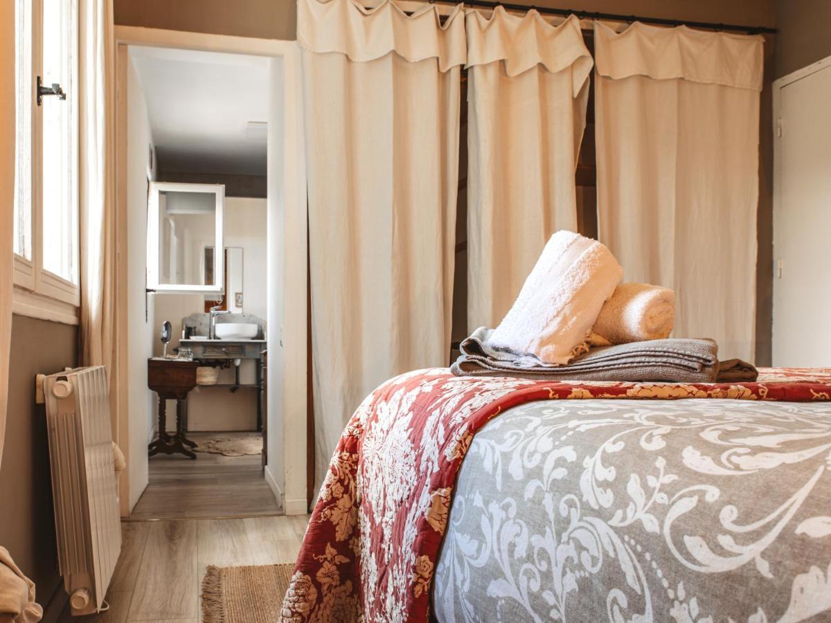 La Petite Auberge De Virginie Bédouès Exterior foto